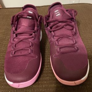 NikeAirMax Burgundy Sneakers Size:8